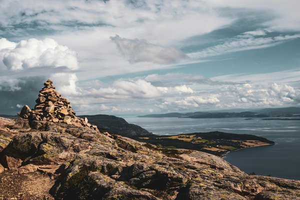 Quels sont les meilleurs accessoires pour un camping en région polaire en été?